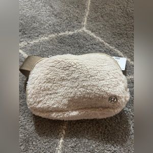 Everywhere Belt Bag *Fleece